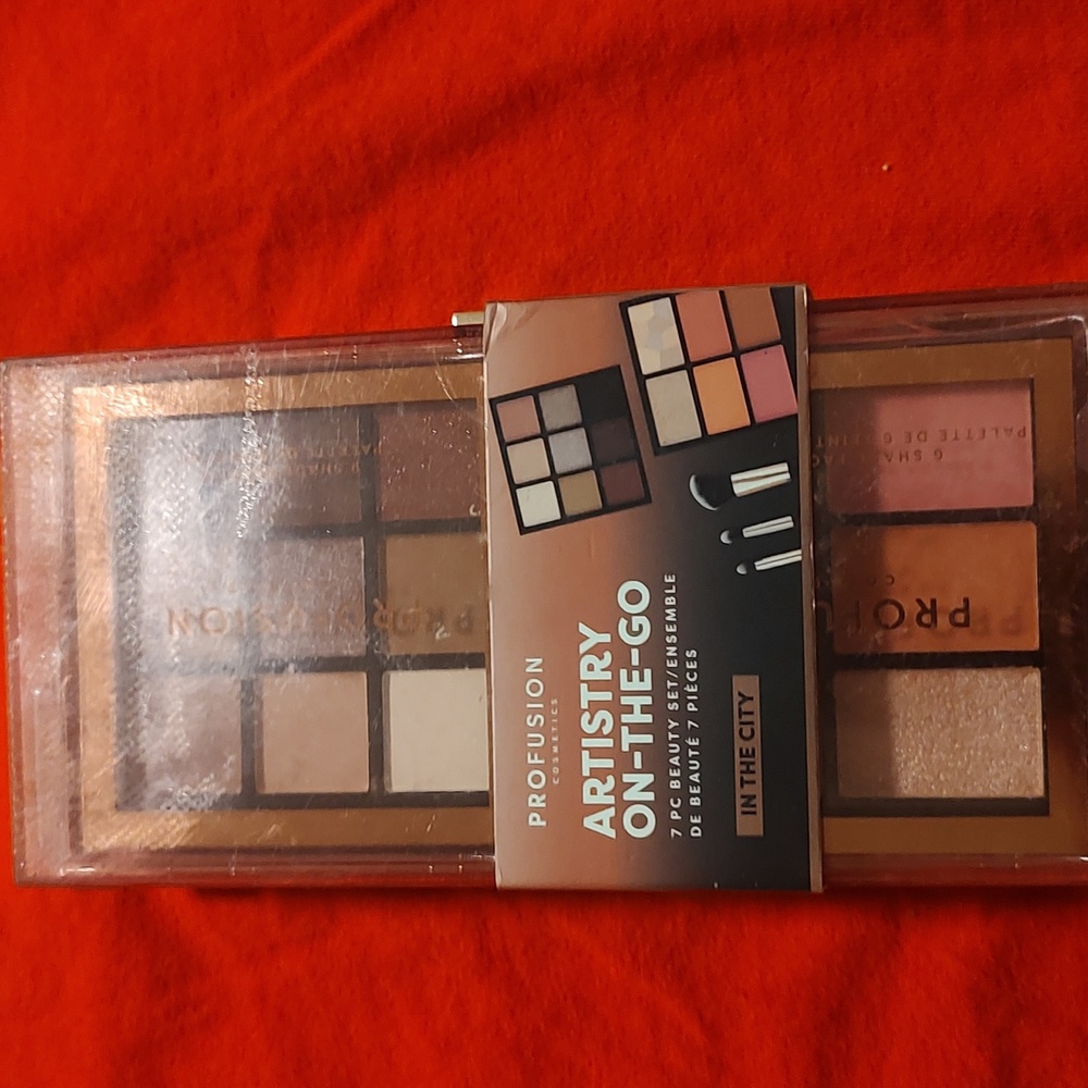 Profusion Cosmetics Artistry On-The-Go 7 PC Beauty Set. - Picture 1 of 1